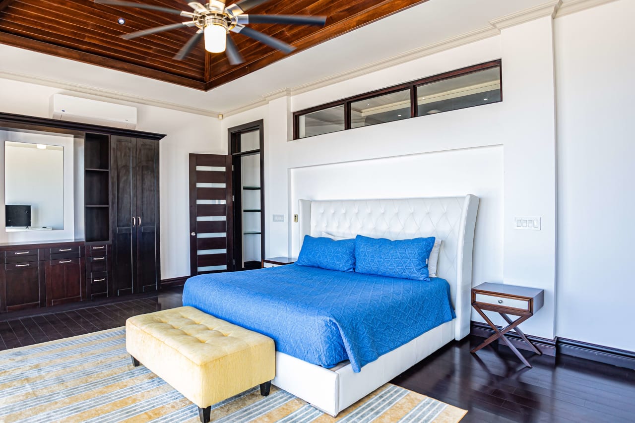 Luxurious 5 Bedroom Home With Stellar Ocean Views