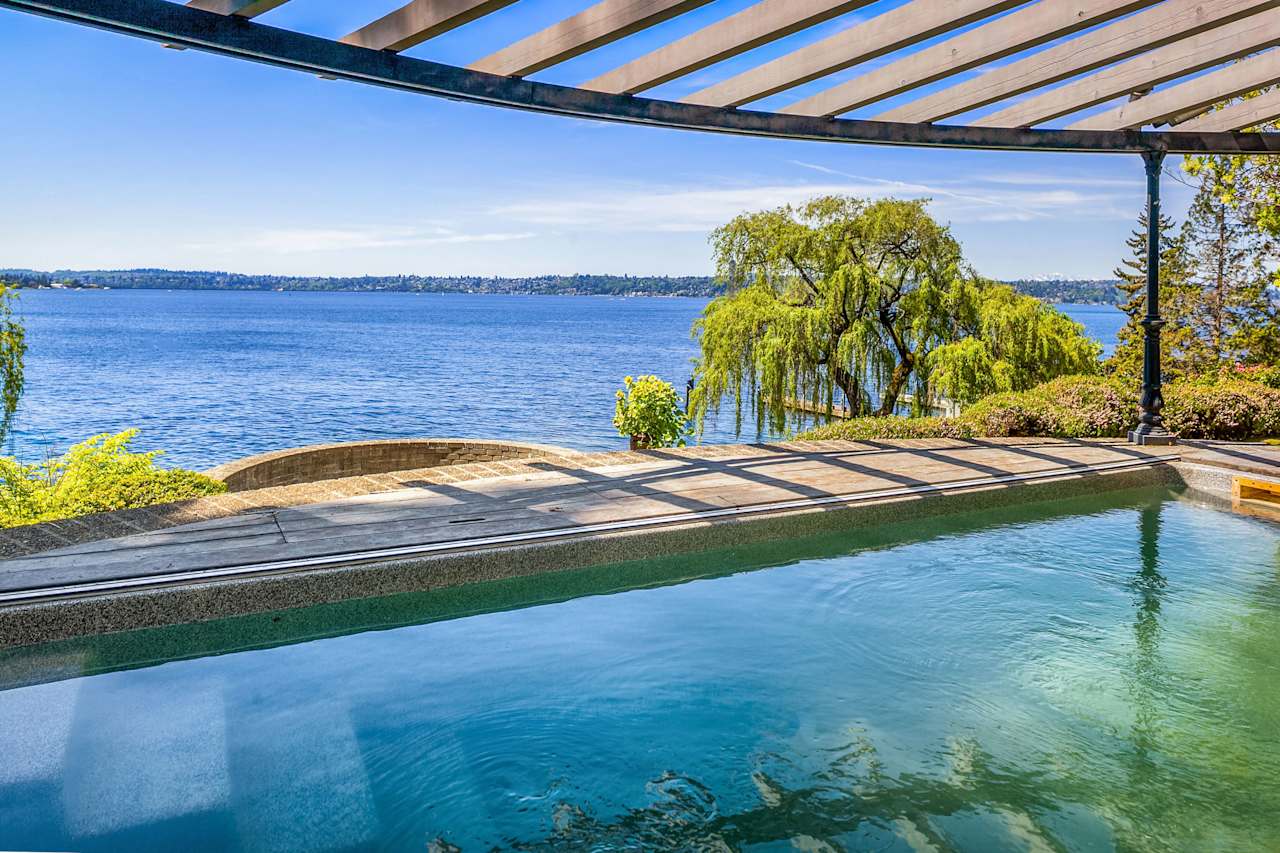 Medina 280’ Waterfront Estate