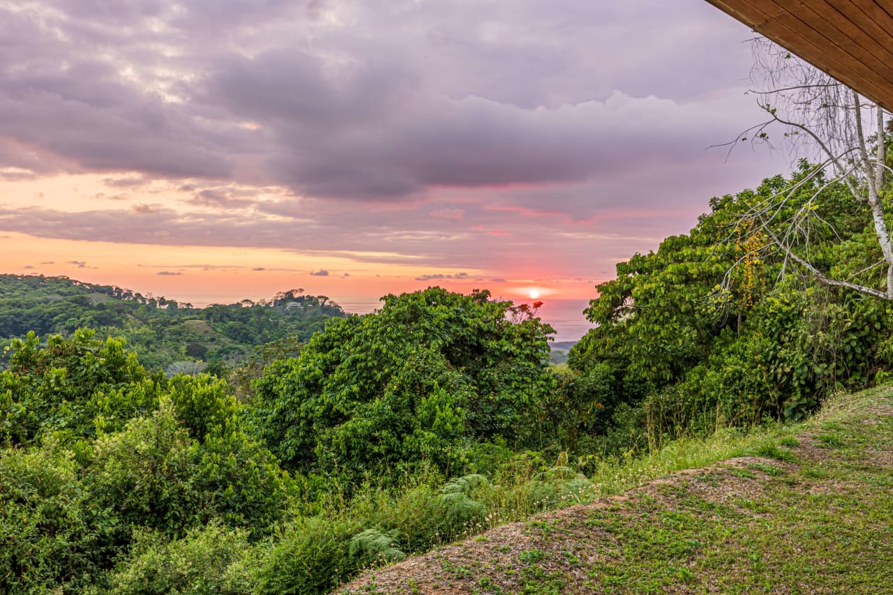 Casa De La Rosa, 3 Bedroom Ocean View Home in Lagunas!