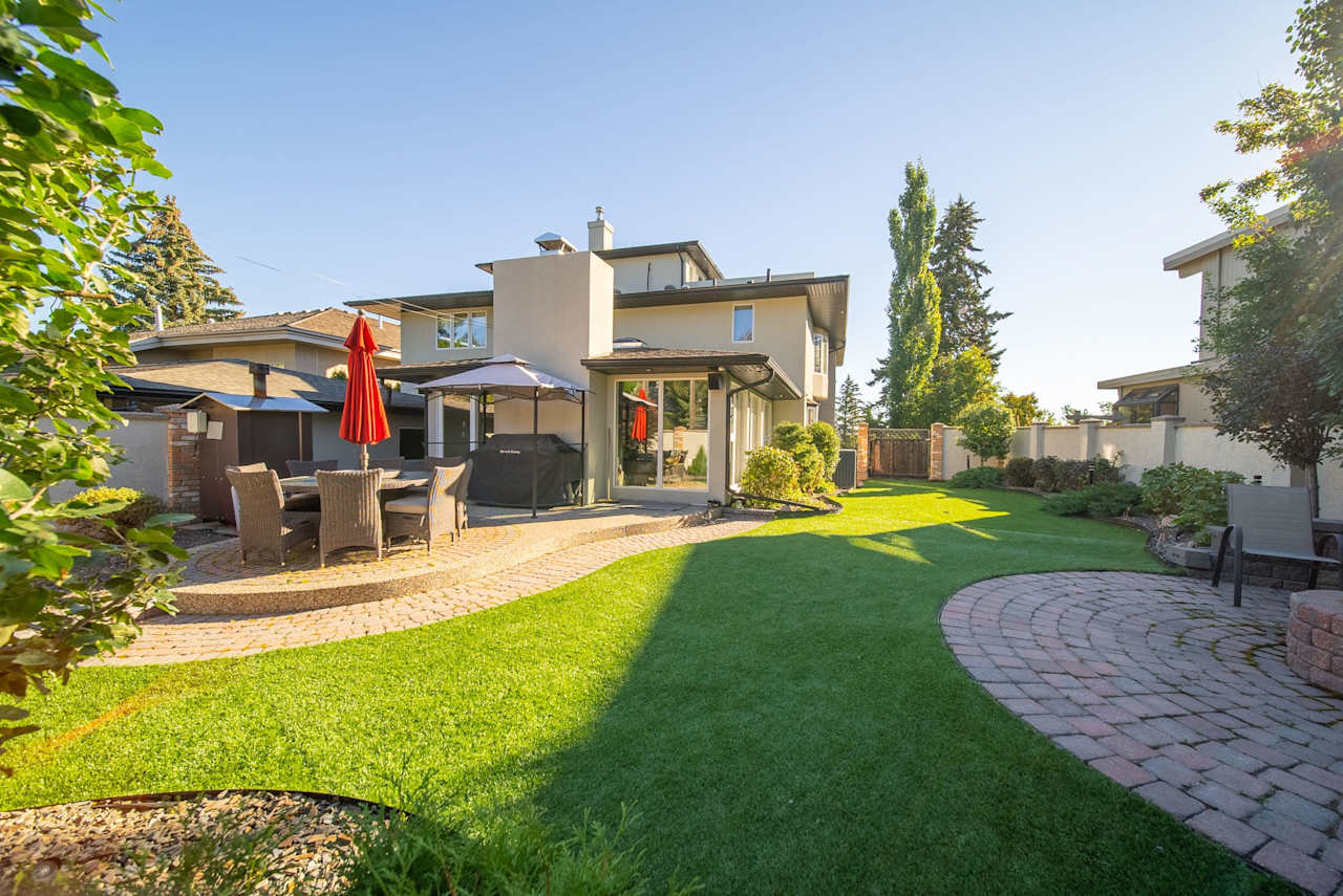 9028 Valleyview Dr NW Edmonton, AB T5R 5T6 4 Beds Rimrock Real Estate