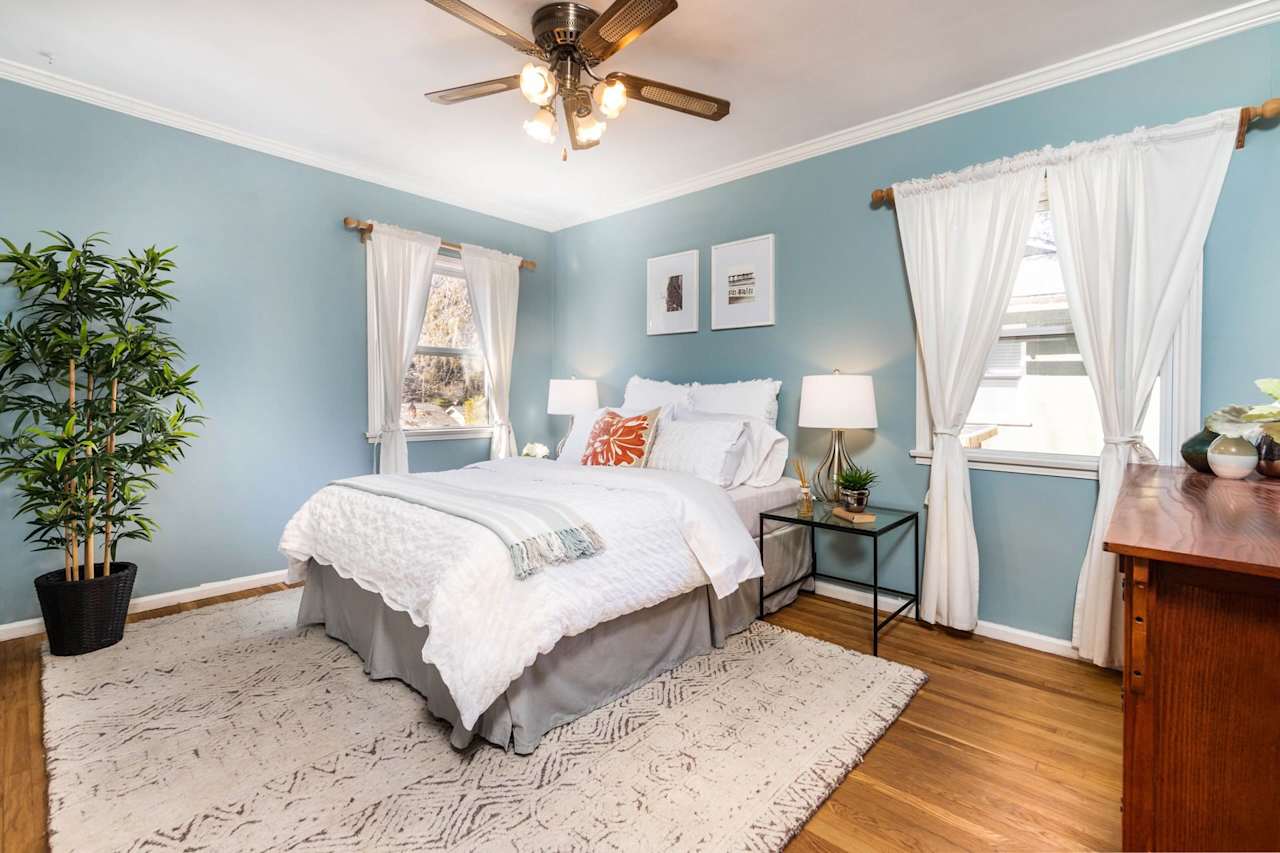 3430 MONTROSE Avenue