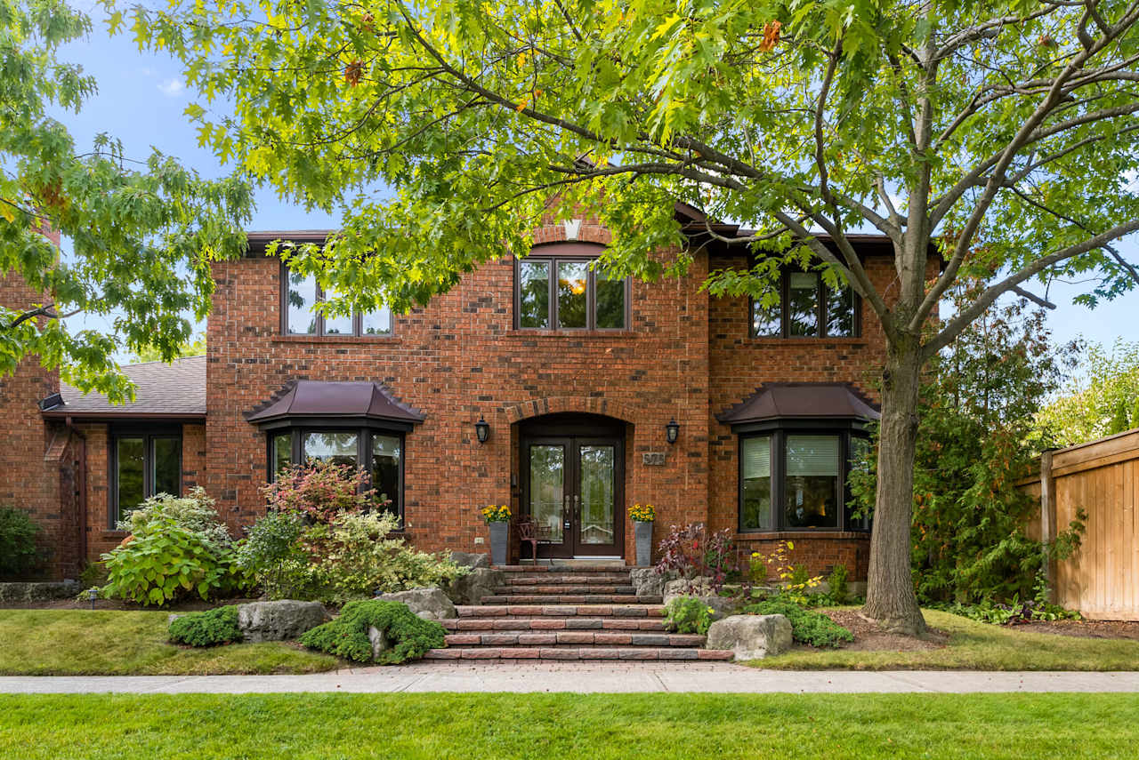 SE Oakville 4+1 Bedroom Family Home 575 Blenheim Cres