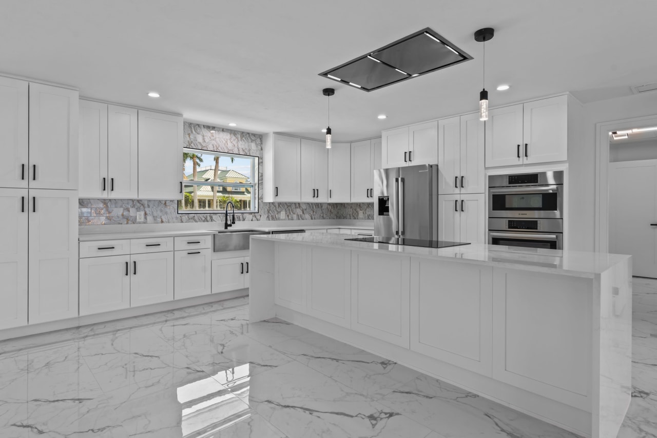 580 Inlet Dr, Marco Island