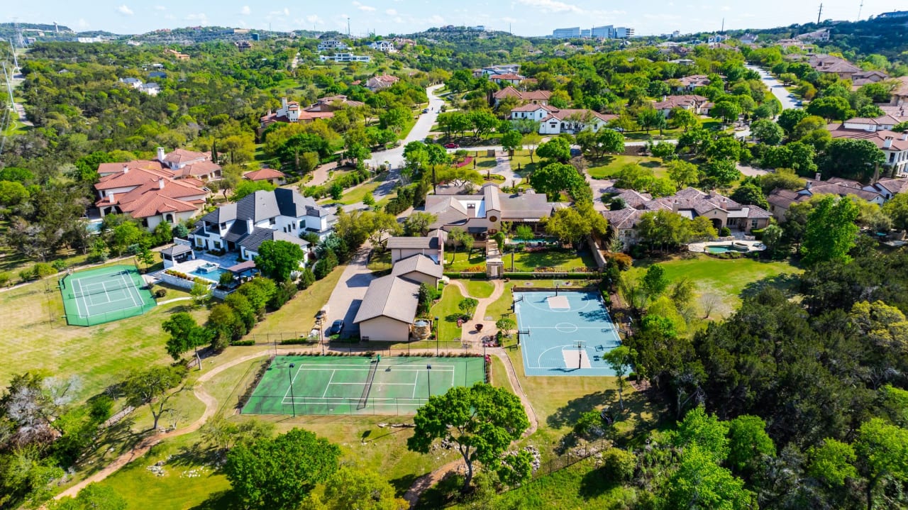 Gated Estate in Seven Oaks