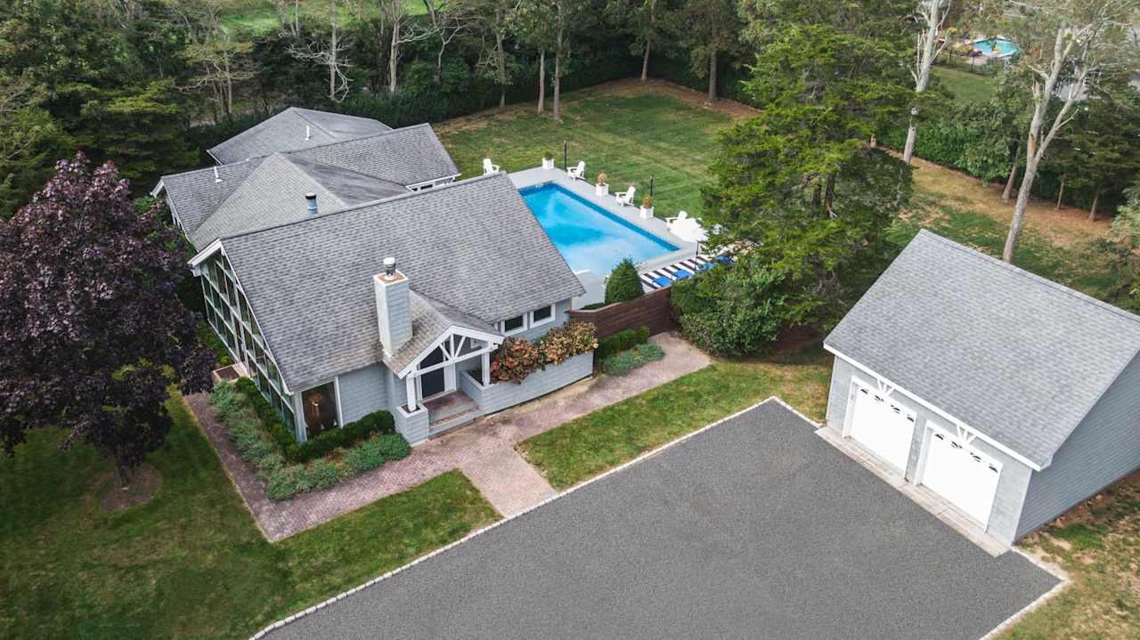 3 North Quarter Road Westhampton, NY 11977 4 Beds