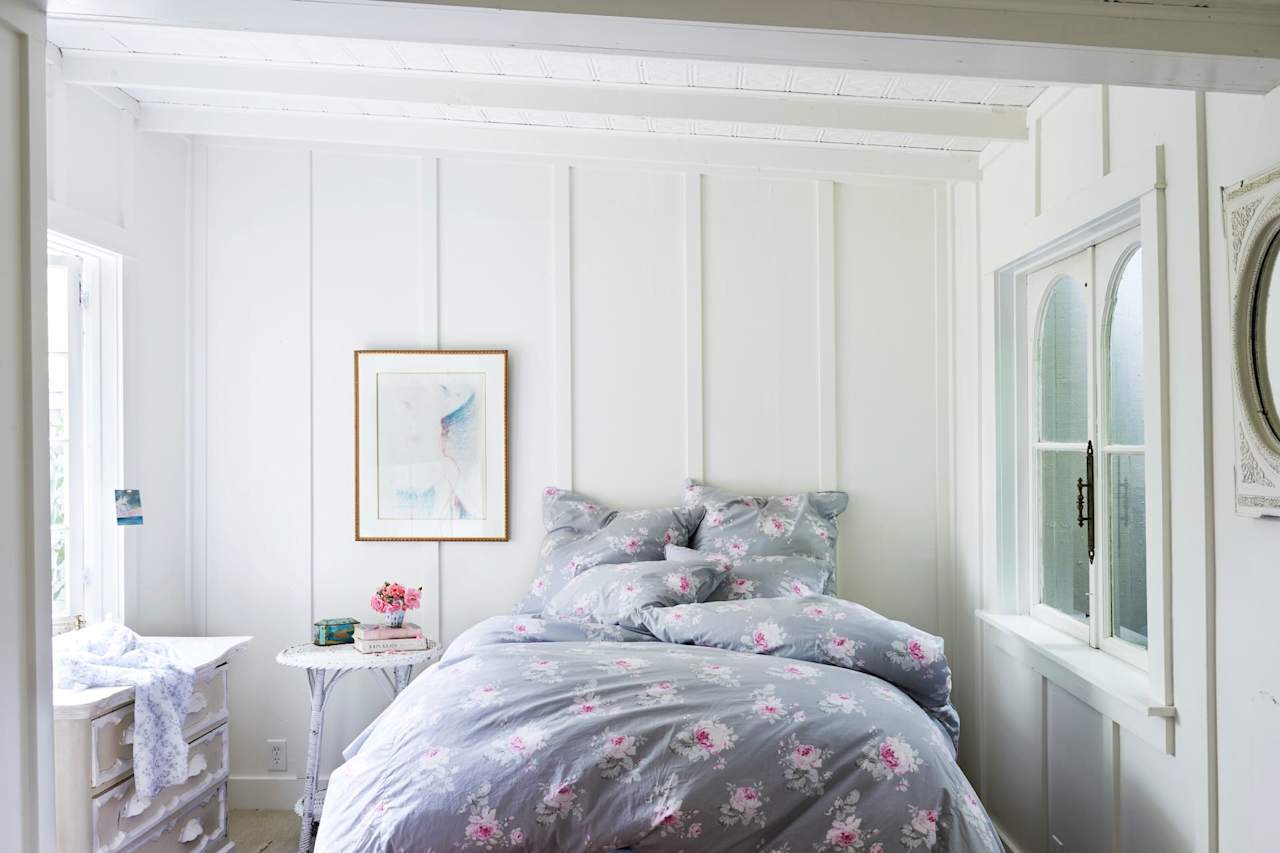 8805 LOOKOUT MOUNTAIN Avenue