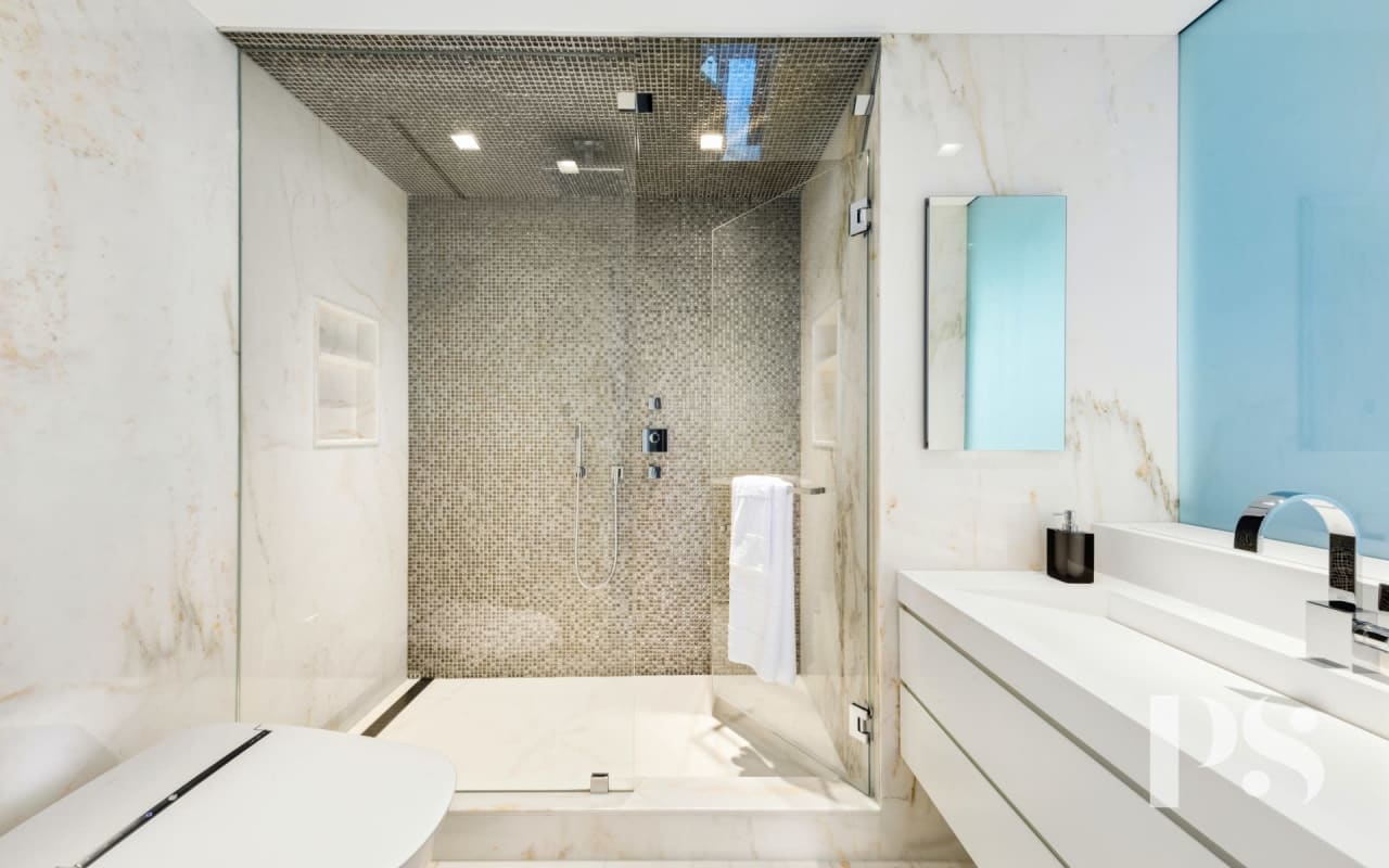 188 E 64th Street Unit: PH-4