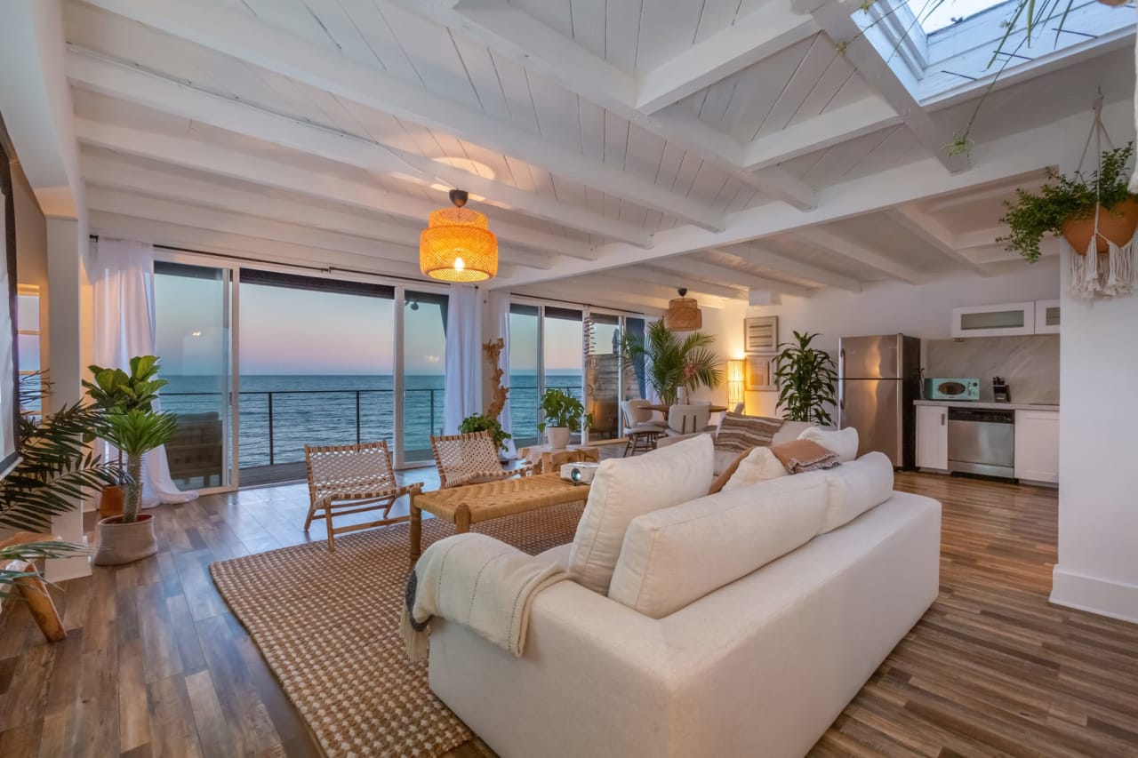 MALIBU BEACH HOUSE 50