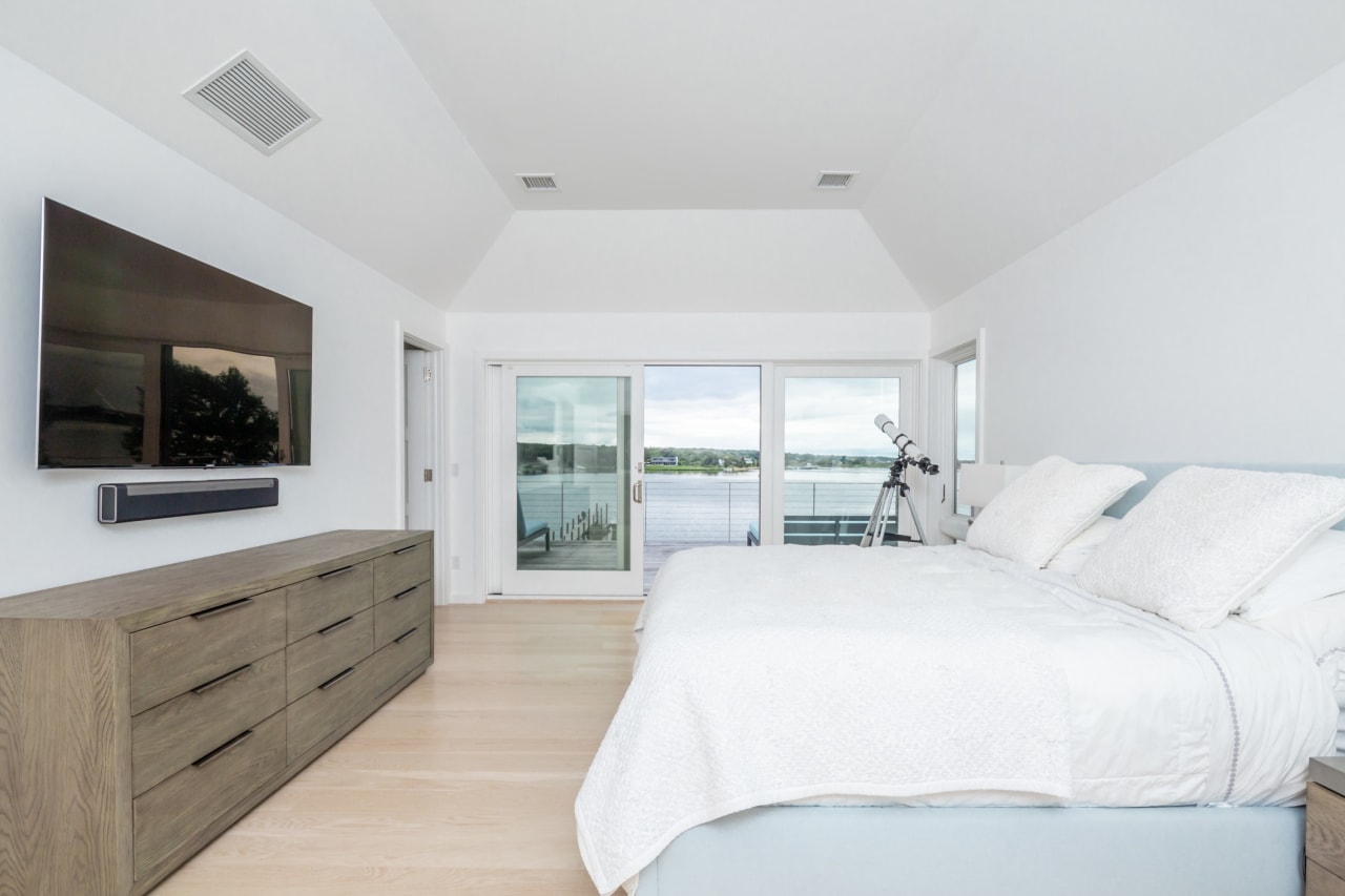 192 Redwood Rd Sag Harbor, NY 11963 4Bedroom Modern Home Dana