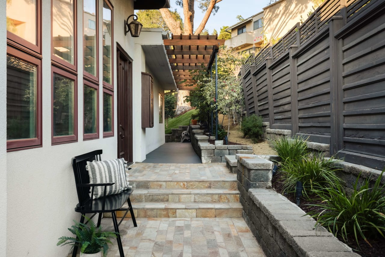 Peaceful Post and Beam in the Los Feliz Oaks