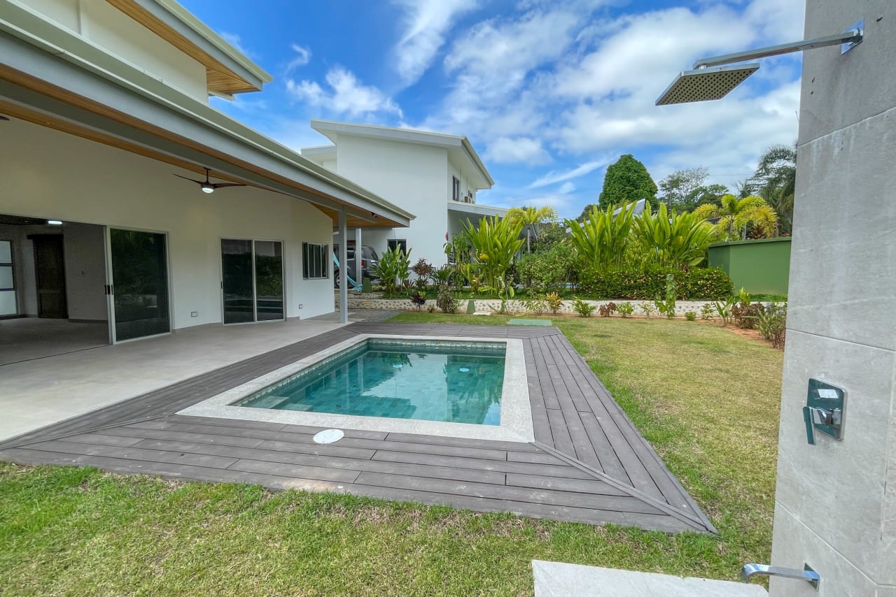 Low-Maintenance 3-Bedroom Villa With Pool & Peaceful Terraza On Calle Buganvillea In Ojochal Costa Rica