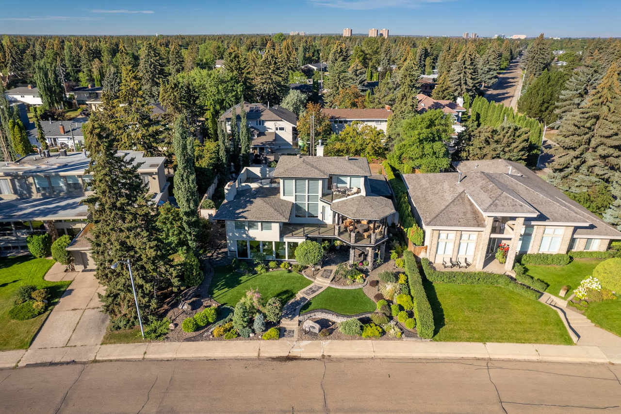 9028 Valleyview Dr NW Edmonton, AB T5R 5T6 4 Beds Rimrock Real Estate