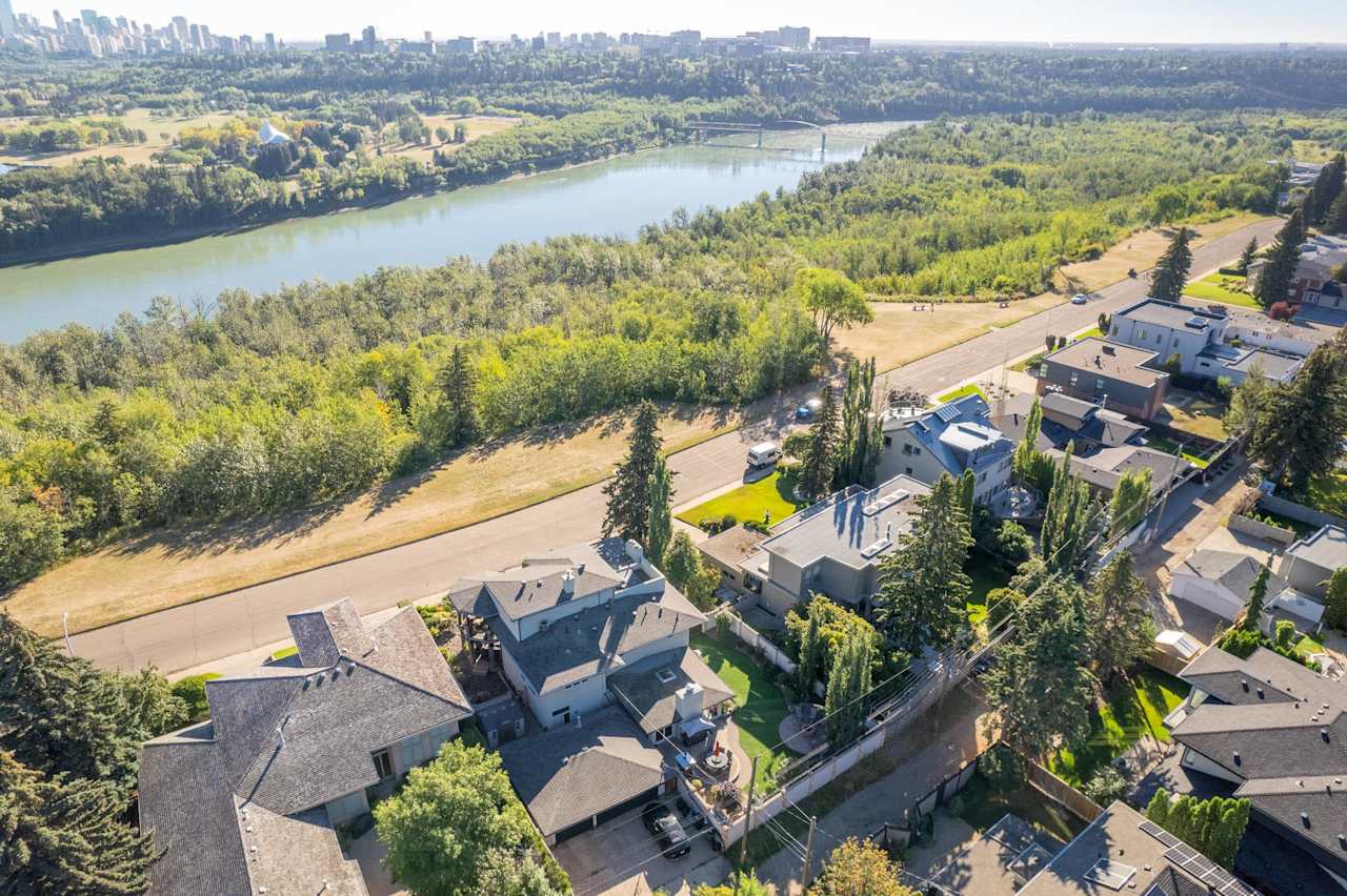 9028 Valleyview Dr NW Edmonton, AB T5R 5T6 4 Beds Rimrock Real Estate