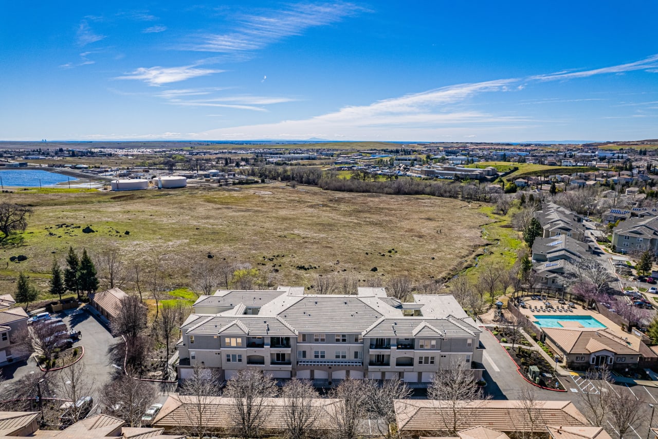 LeSarra Luxury Condominiums in El Dorado Hills