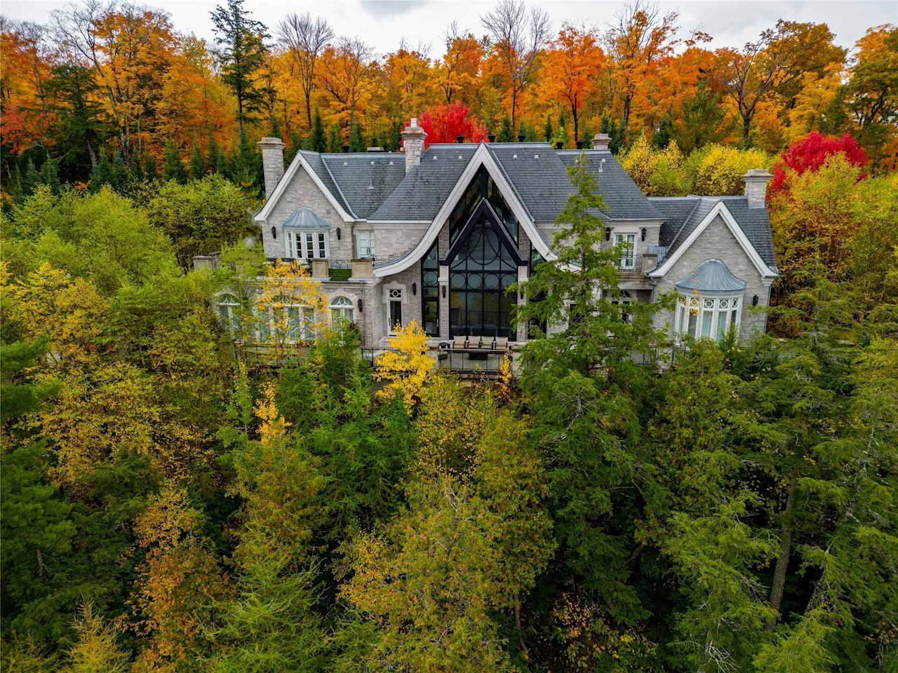 CHÂTEAU DU LAC Toronto Real Estate Penthouse Queen