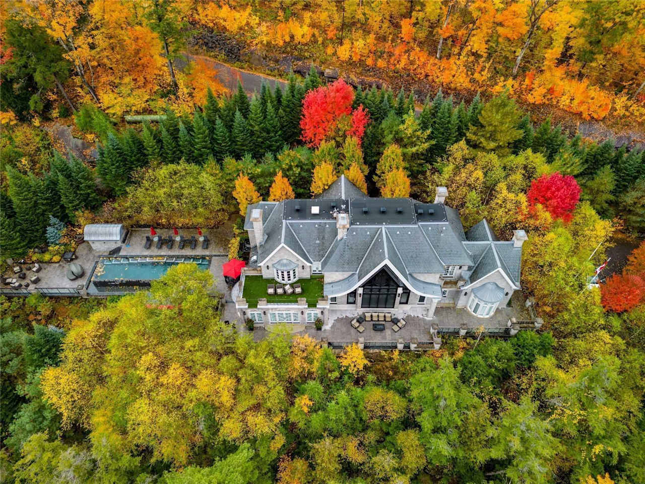 CHÂTEAU DU LAC Toronto Real Estate Penthouse Queen