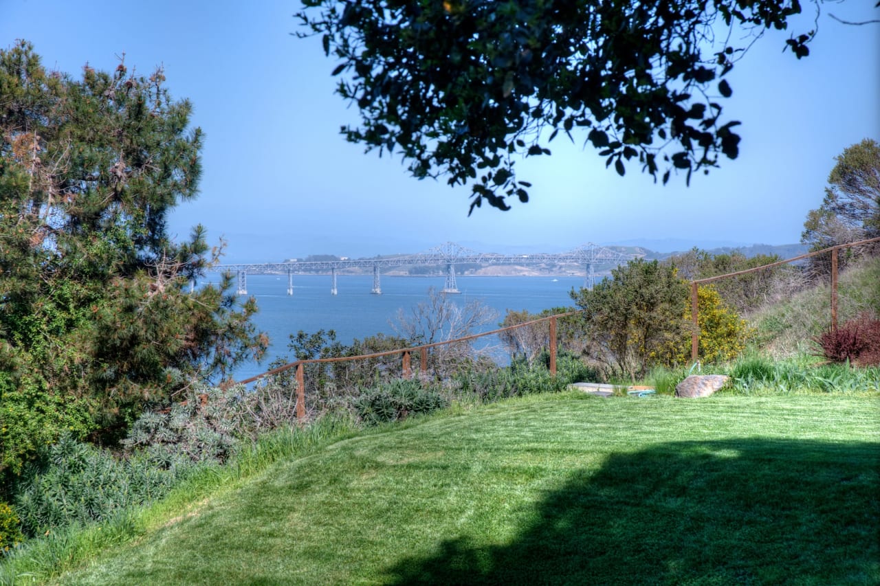 Tiburon's Award-Winning Modern Masterpiece-       Represented Seller