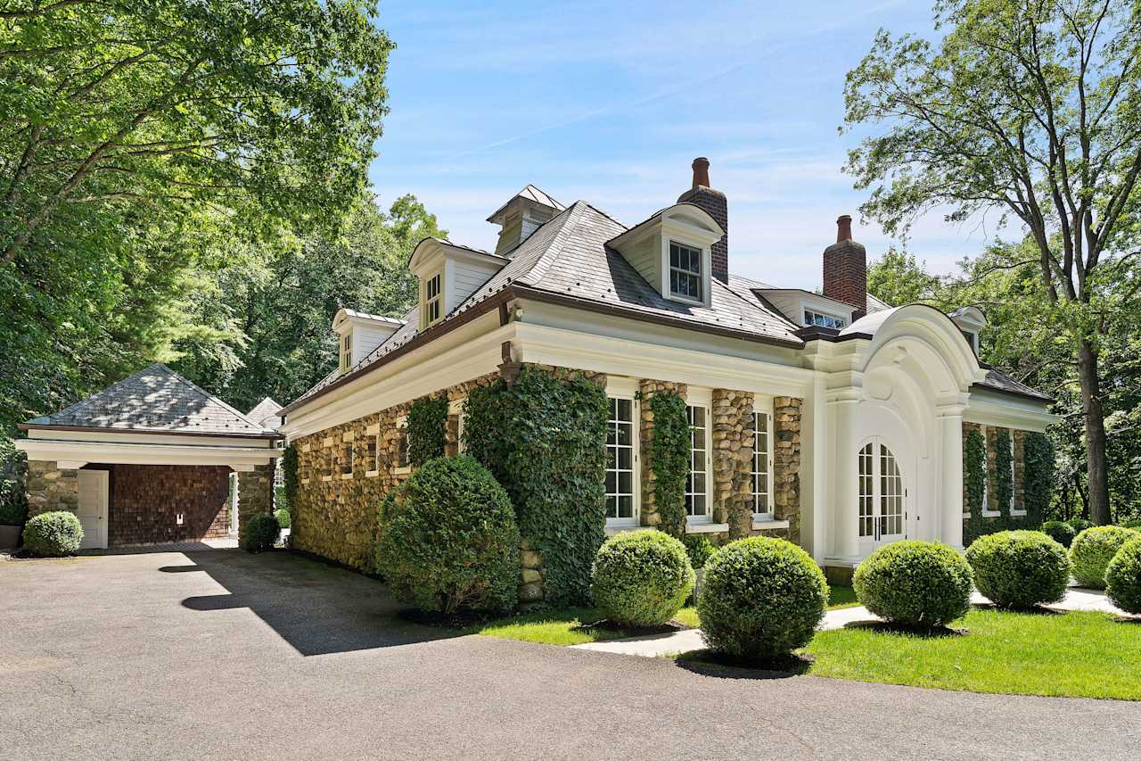 38 Taylor Rd Mount Kisco Chappaqua School District Listed for