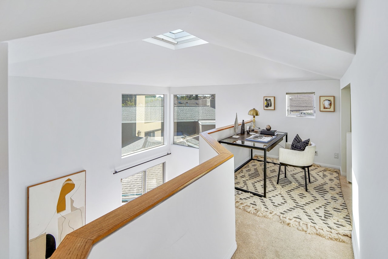 Santa Monica Townhouse Rochelle Maize Beverly Hills Real Estate Agent