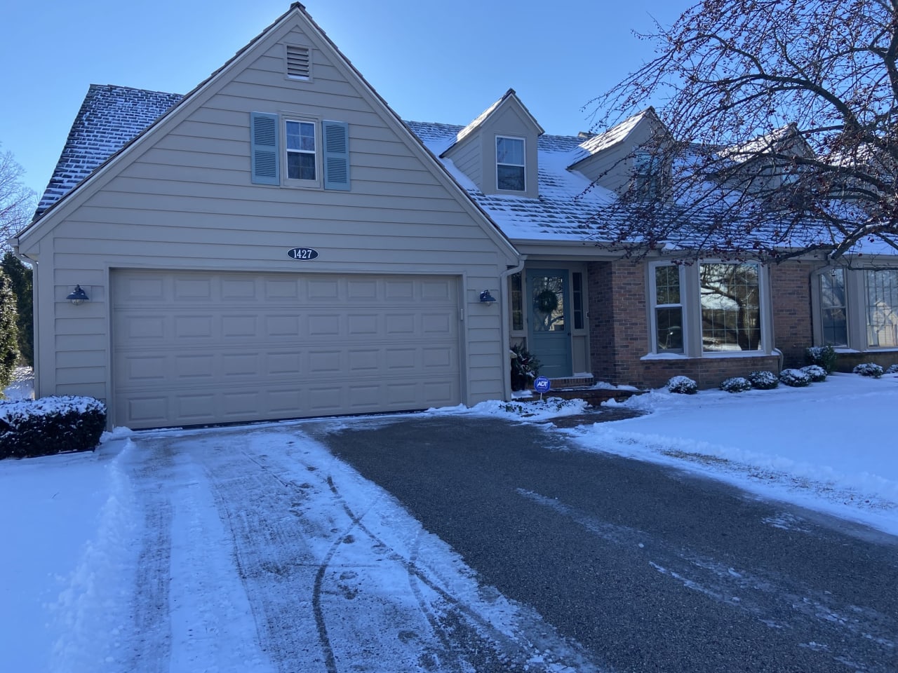 1427 Westport Circle, South East Mequon The Wright Group Milwaukee