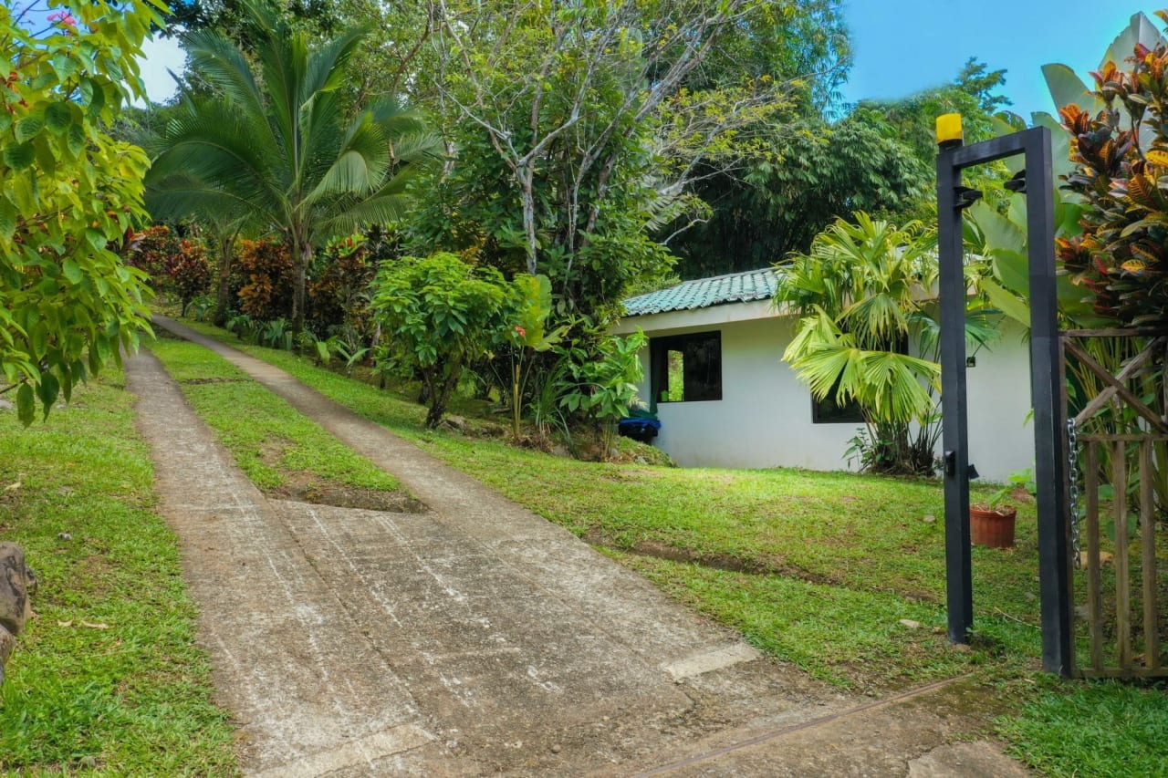 Casa Infinity, Tranquility Ocean View and Privacy 