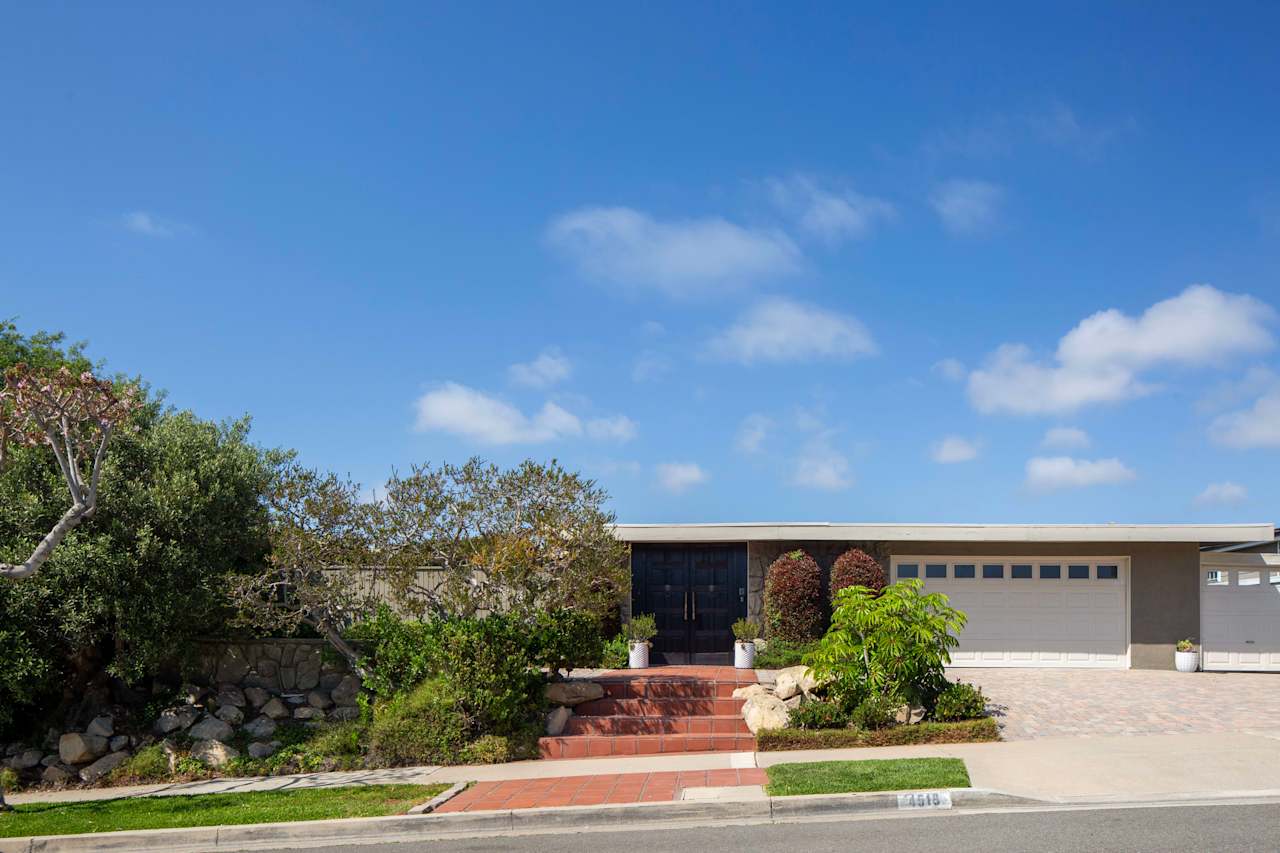 MidCentury in Cameo Shores VALIA Properties Corona del Mar Luxury