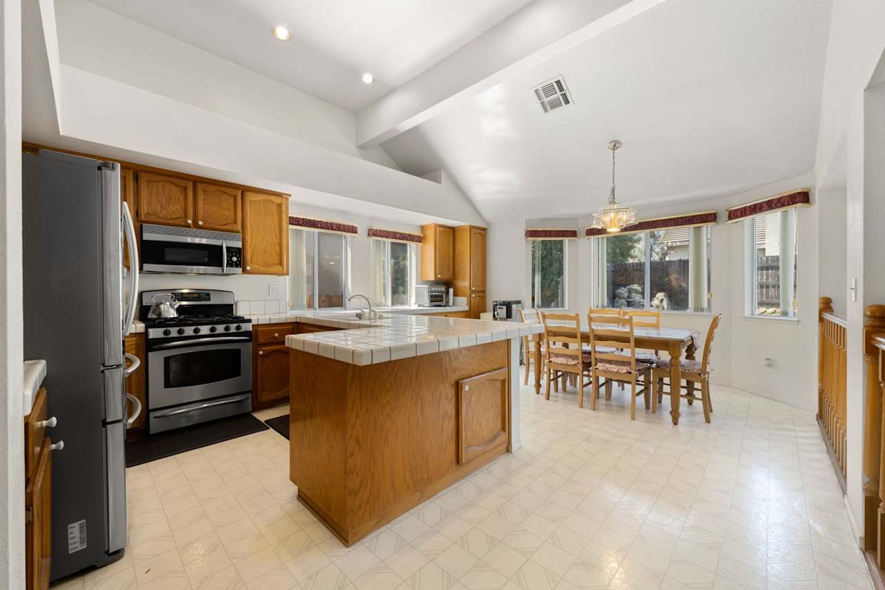 Jenny Rosas Kinship Real Estate