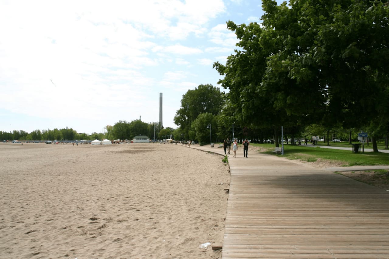 Toronto Neighbourhood Highlights: The Beaches vs. Leslieville