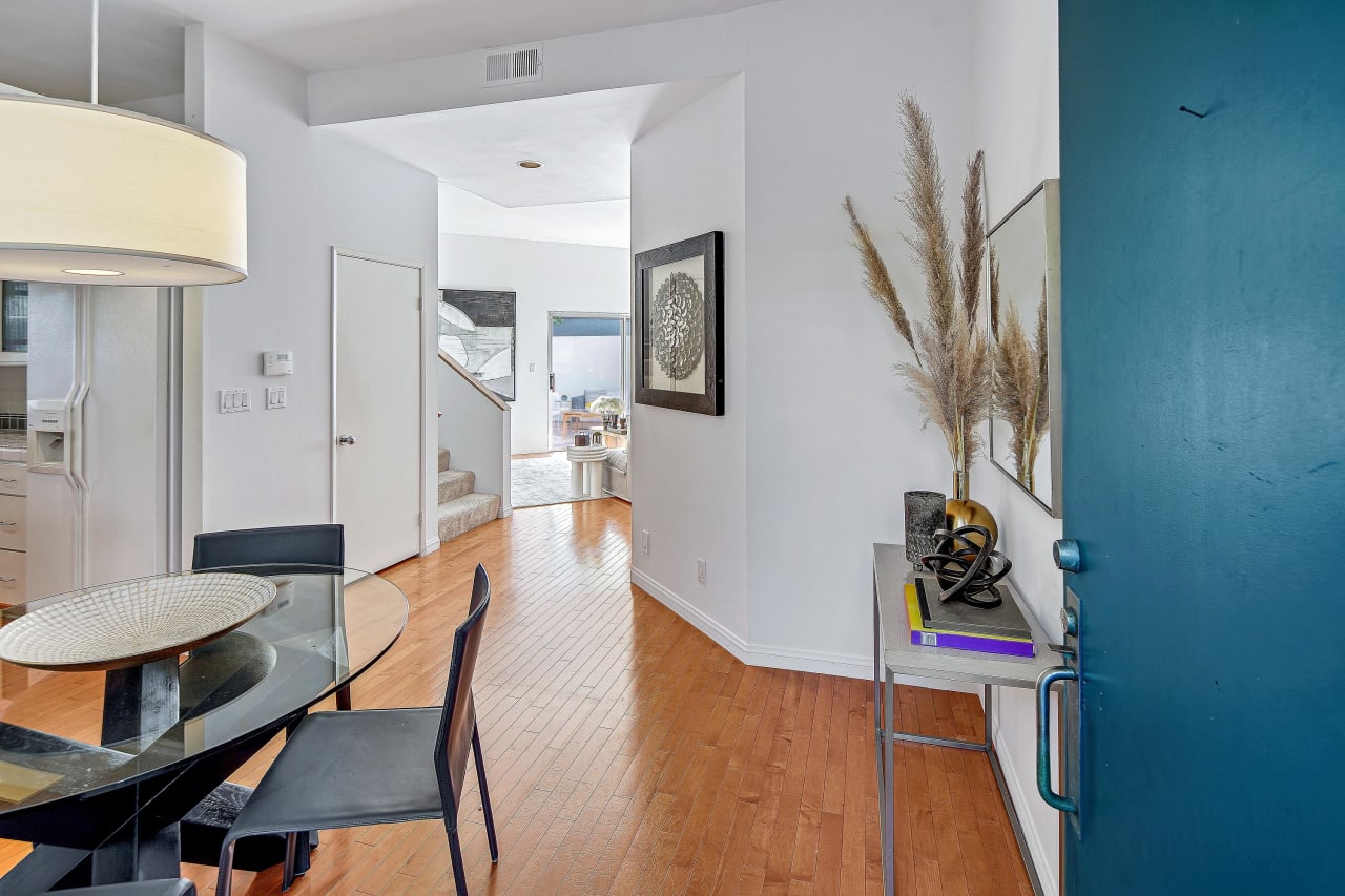 Santa Monica Townhouse Rochelle Maize Beverly Hills Real Estate Agent