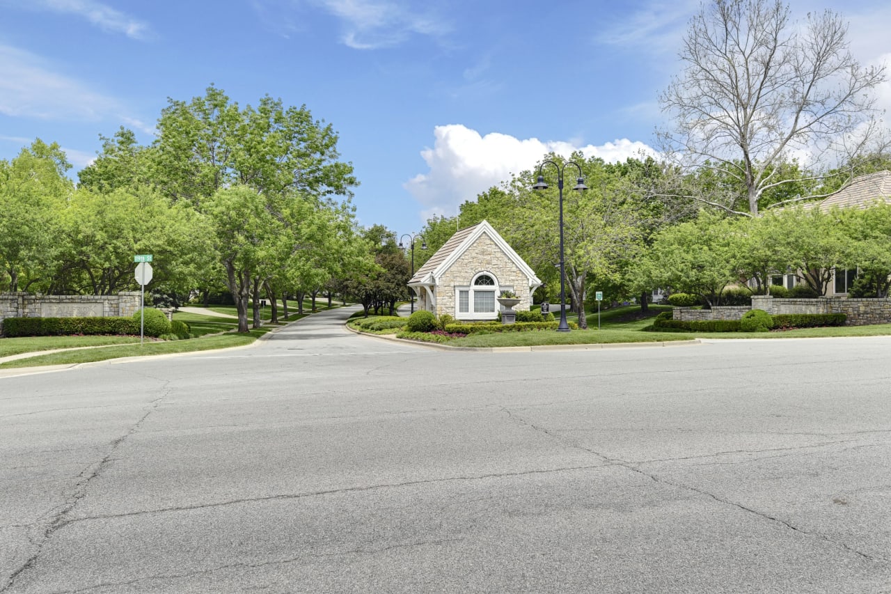 Hallbrook Real Estate Homes for Sale in Hallbrook, KS Trent Gallagher