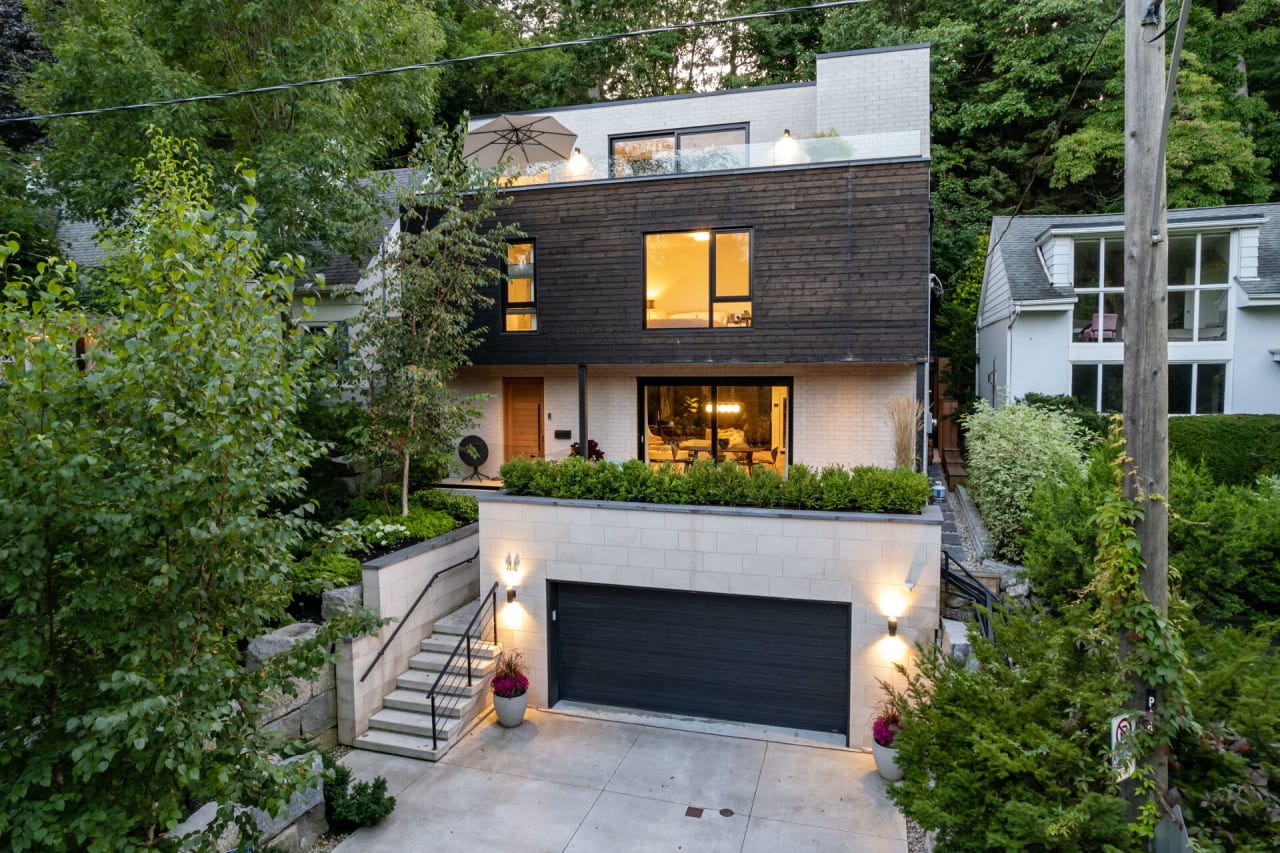 Ellis Park - High Park Contemporary Home