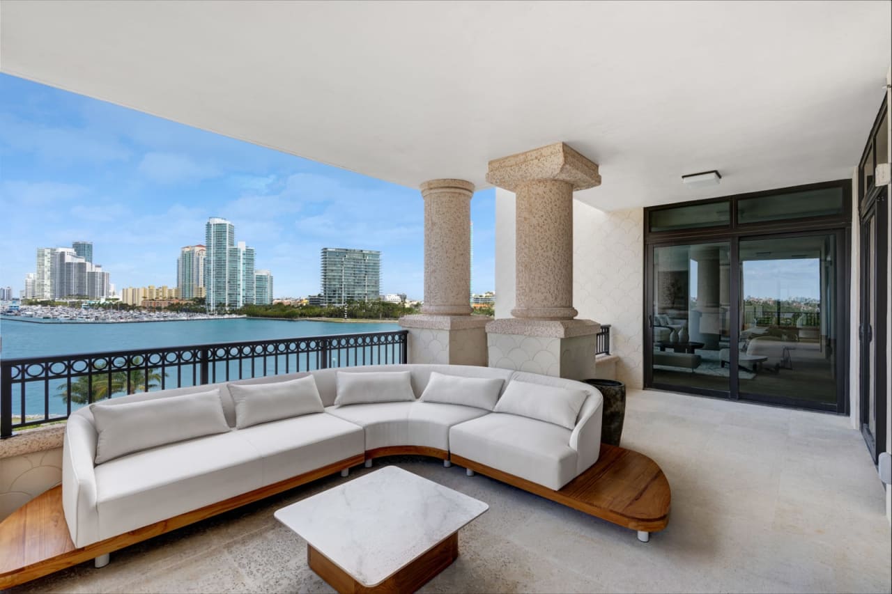 7061 Fisher Island Dr # 7061