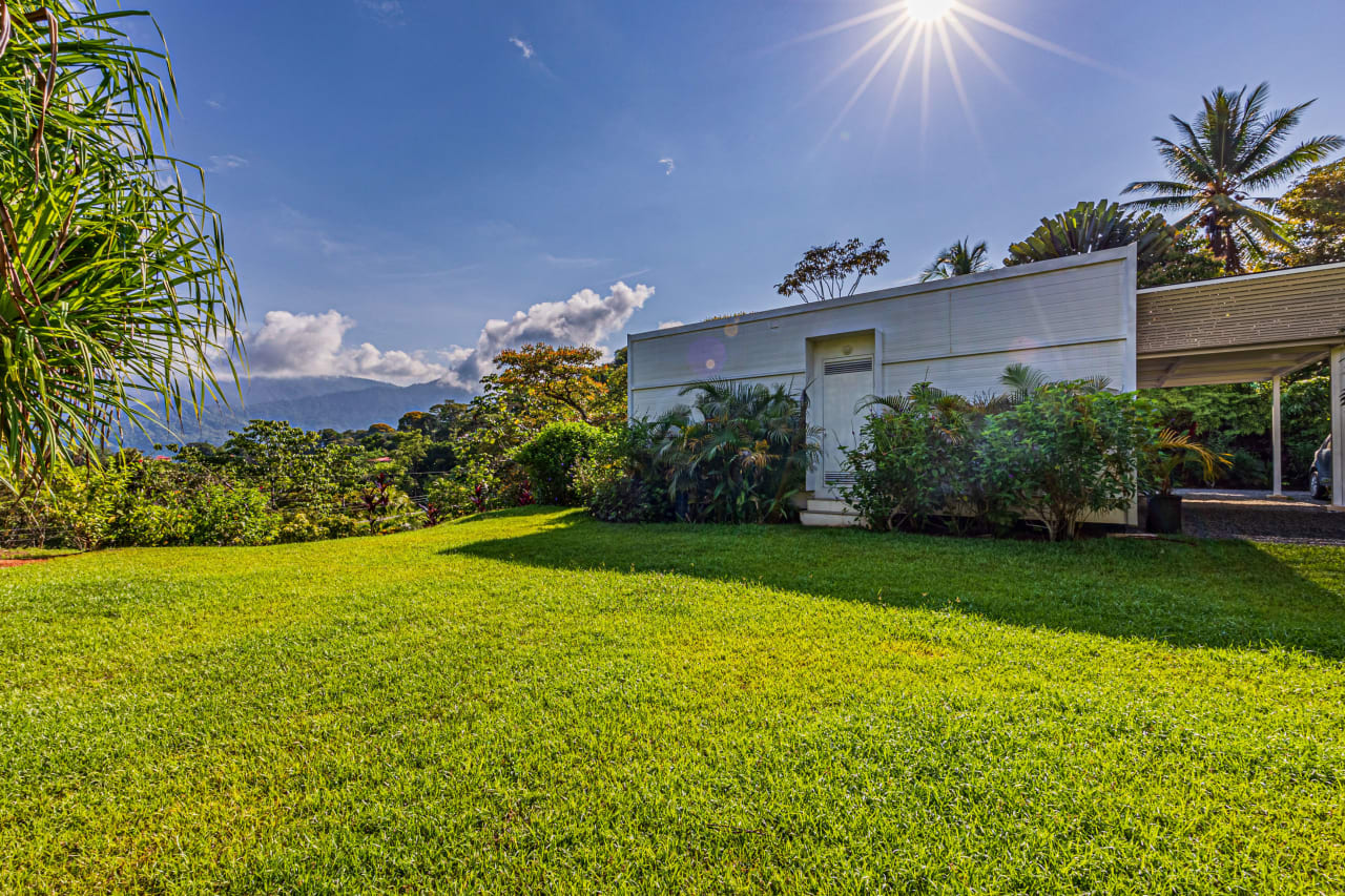 Casa Las Palmeras, Stunning Mountain and Ocean View Home