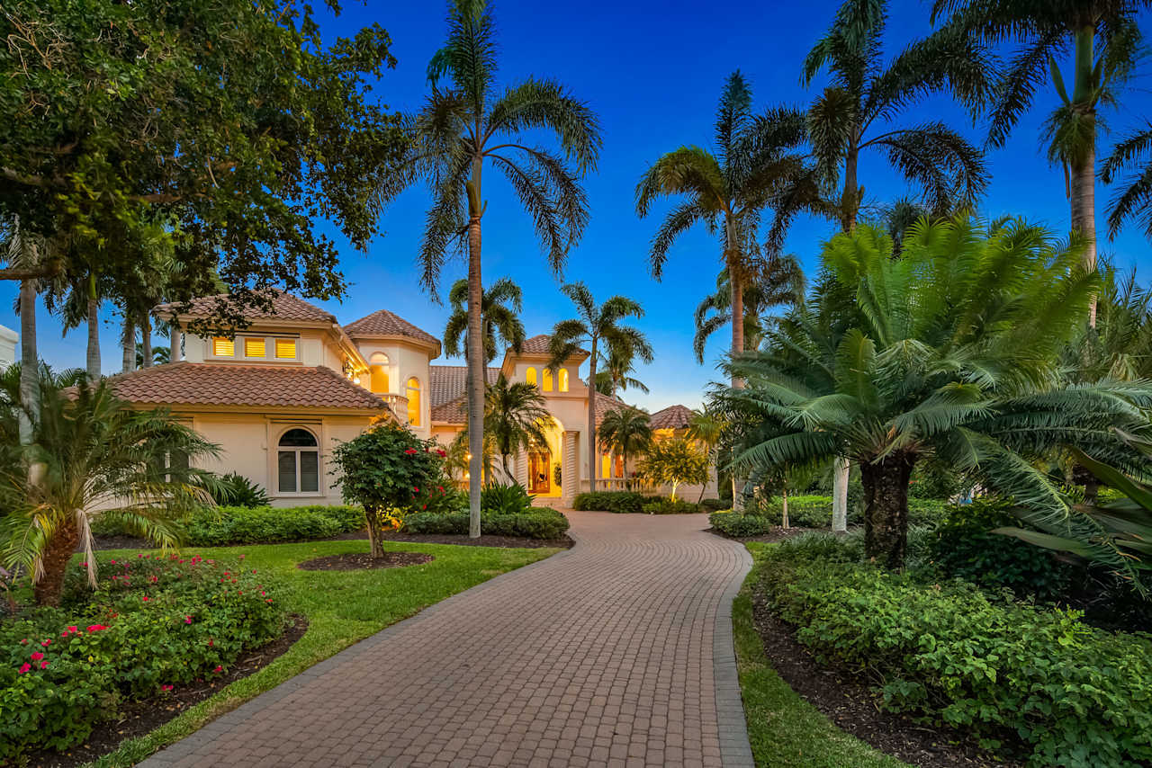 1323 Spyglass Lane | Naples, FL 34102 | 4 Beds, 4.5 Baths | Michael G ...