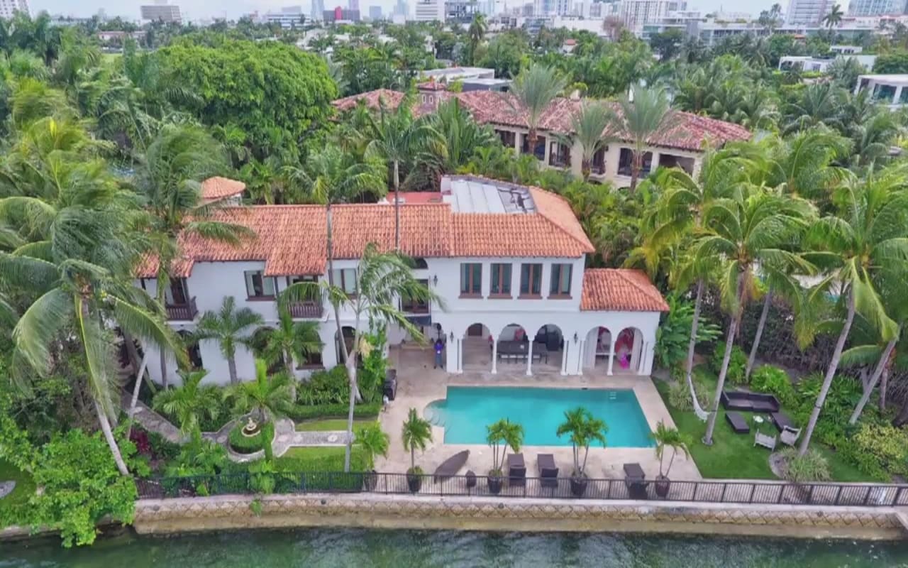 Miami Hot Spots: Get a Celebrity House Tour by Boat