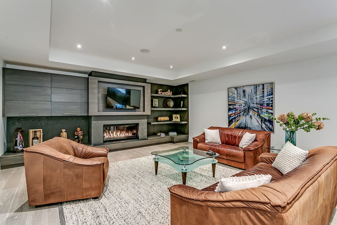 168 Forestwood Drive Oakville, ON L6J 4E6 Goodale Miller Team