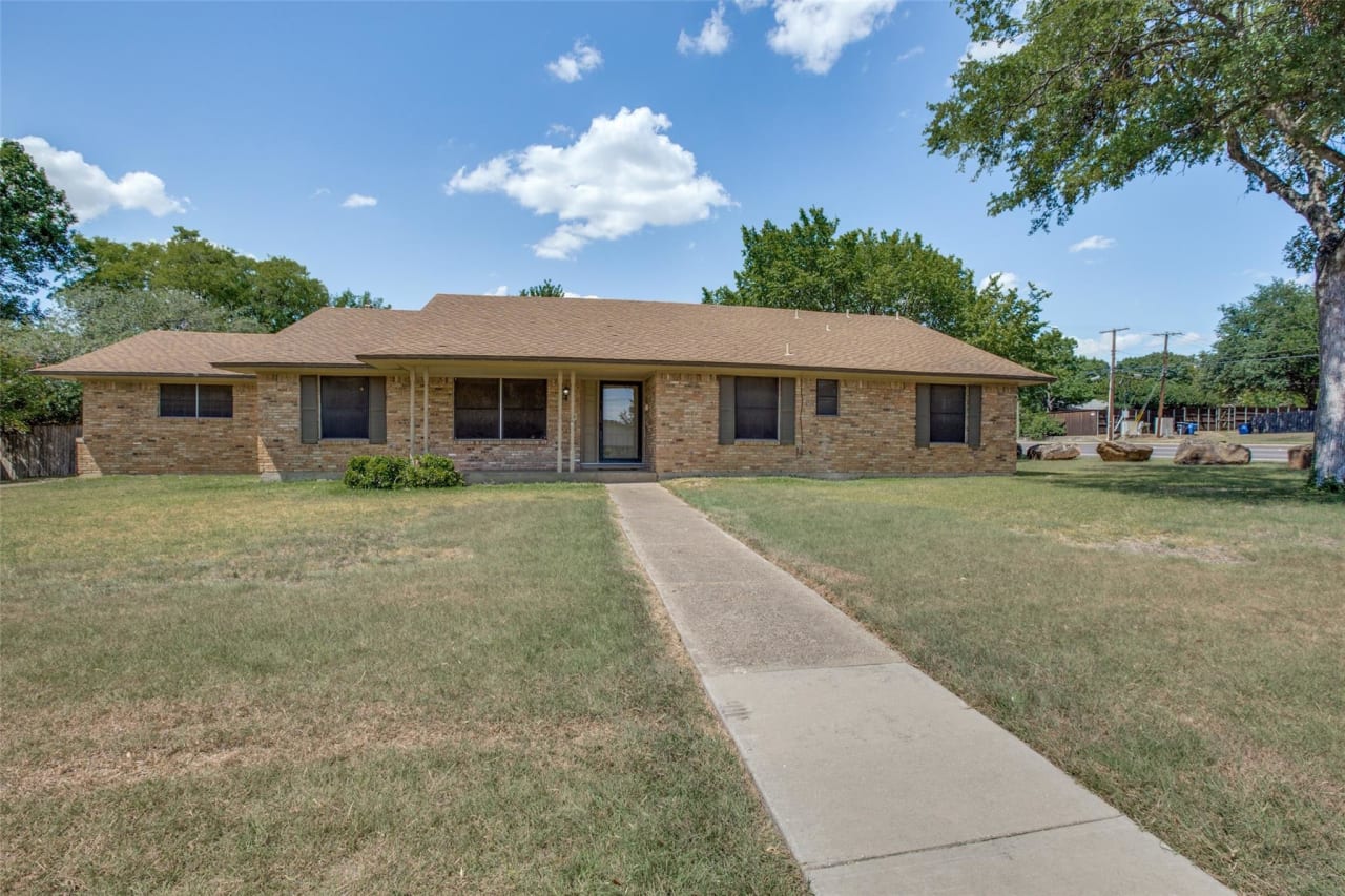 AVAILABLE | 3667 Northaven 