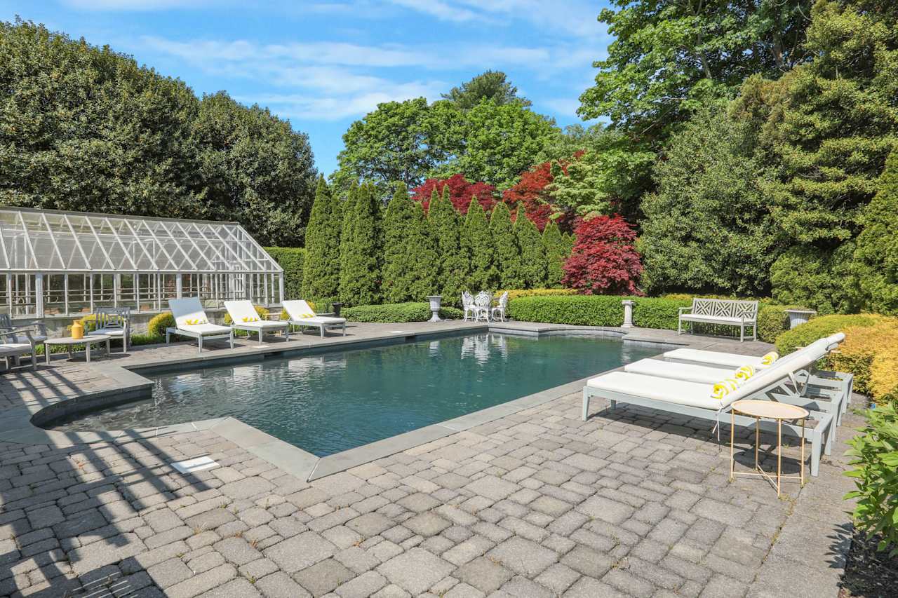 Seasonal Rentals Oasis Realty Group Bellport Village