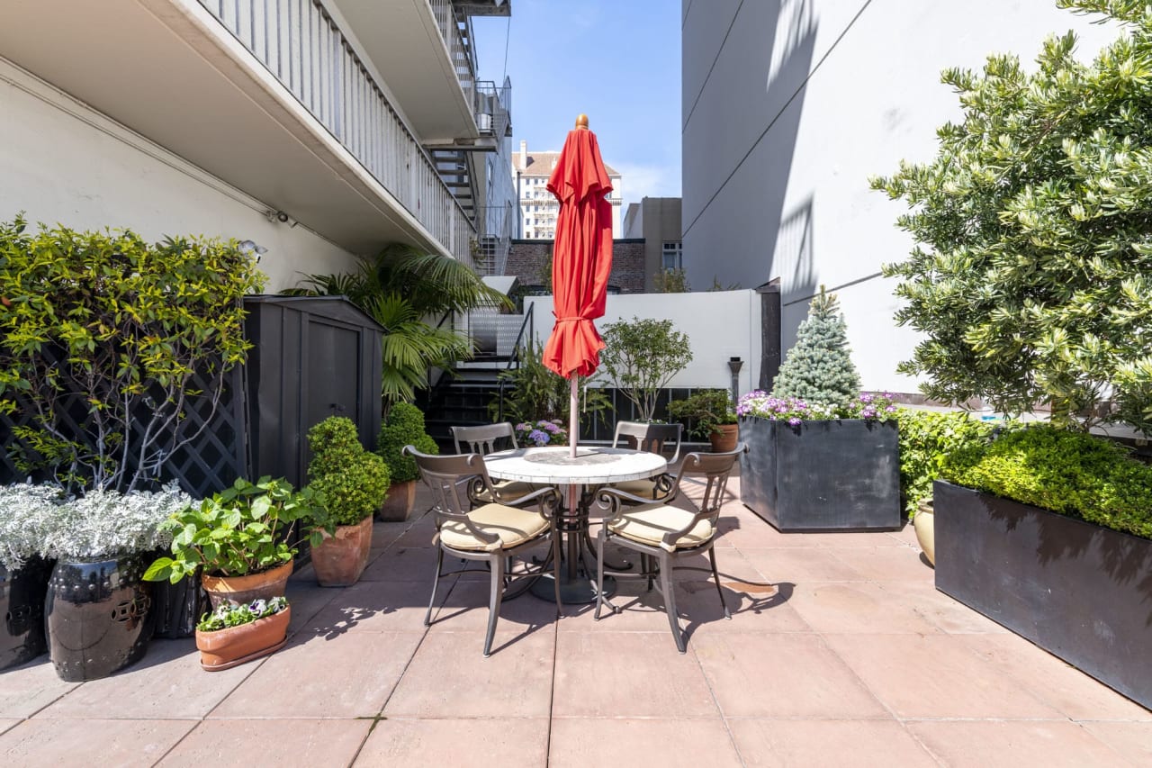 Indoor/Outdoor Living with a View