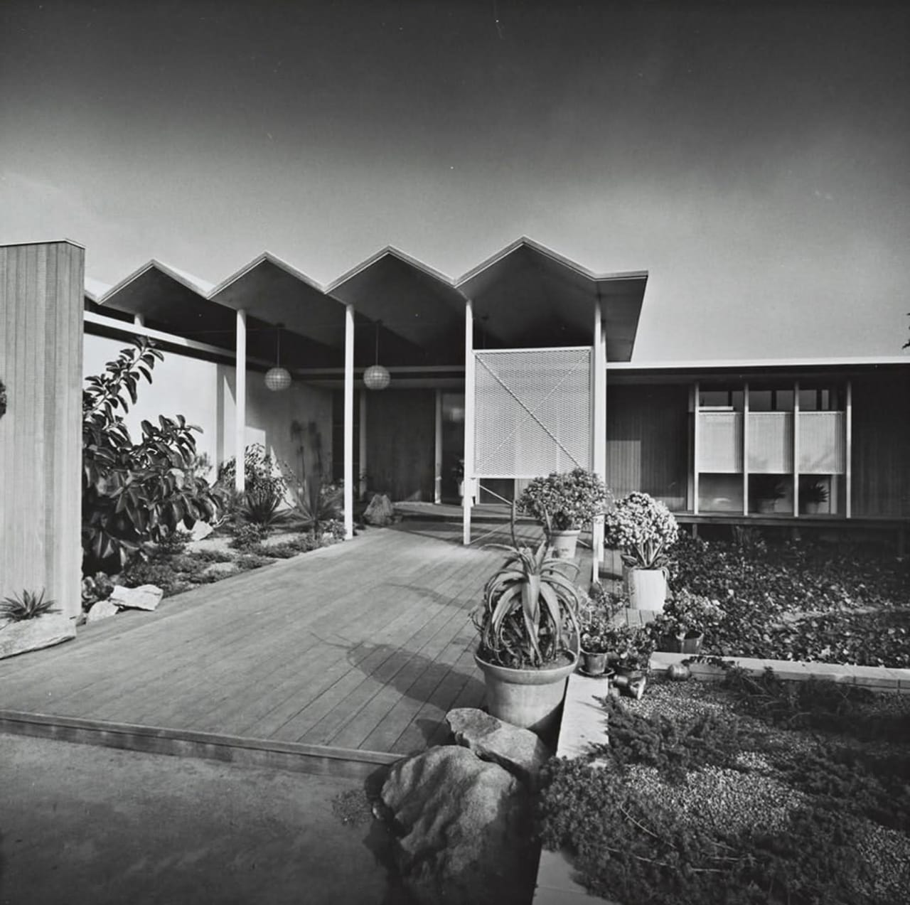 Mid-Century Modern by Frank Lloyd Wright Apprentice! The Dupont Residence: 4545 North Lane