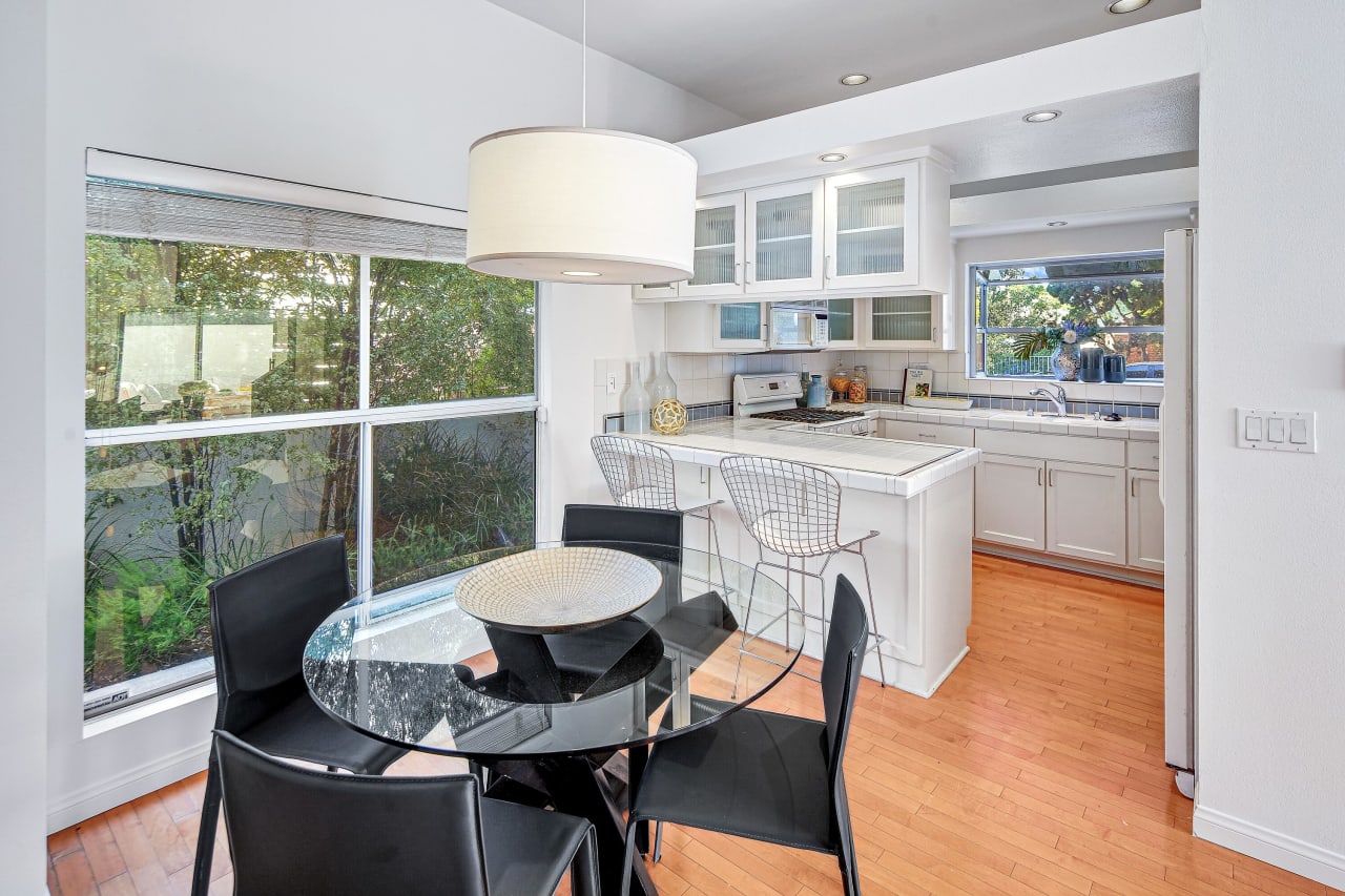 Santa Monica Townhouse Rochelle Maize Beverly Hills Real Estate Agent