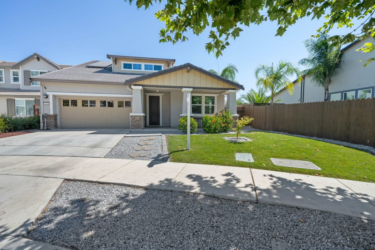 Stunning Home In Brentwood