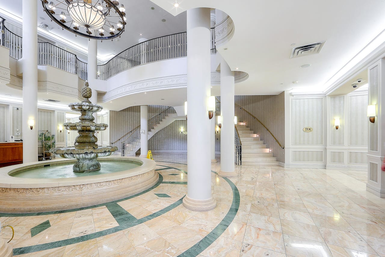 25 Kingsbridge Garden Circle TPH09