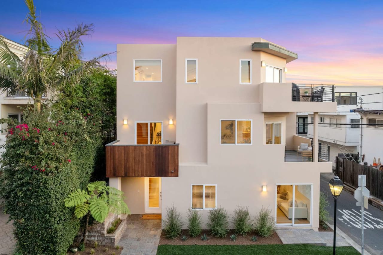 Manhattan Beach Townhome Featured on Emmy Award Winning Show “The Doctors” Lists for $3.499M