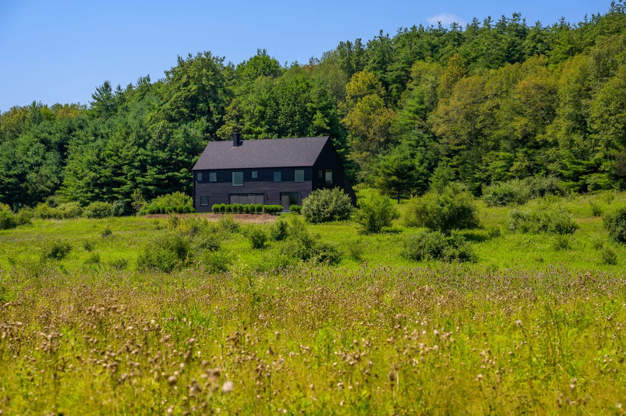 Modern Home on the Roe Jan Kill 