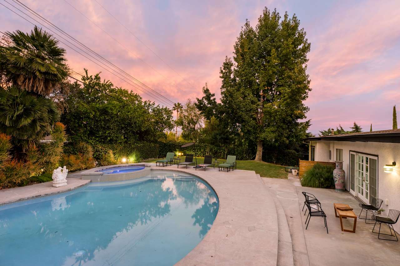 23811 Albers St Jeff Biebuyck & Dana Olmes Luxury Homes Calabasas