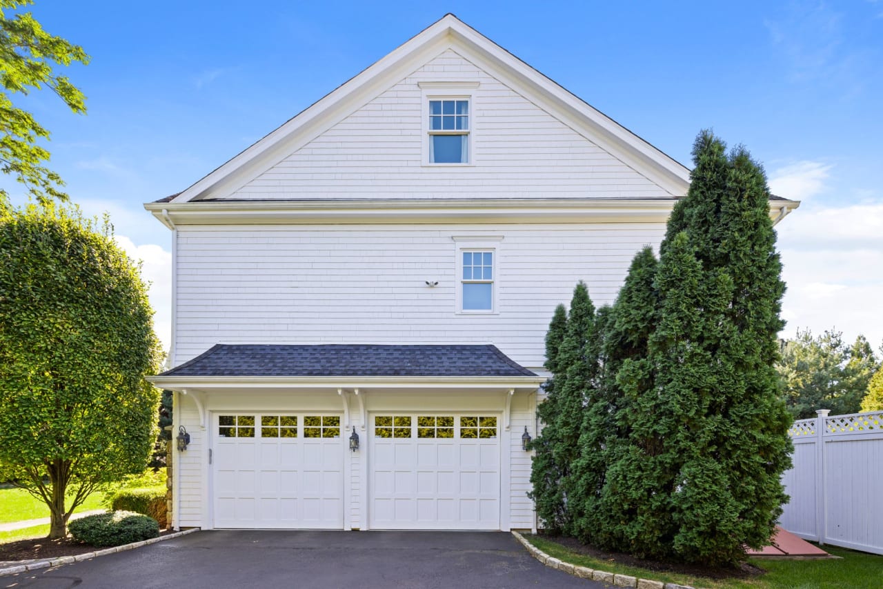 27 Maple Avenue North