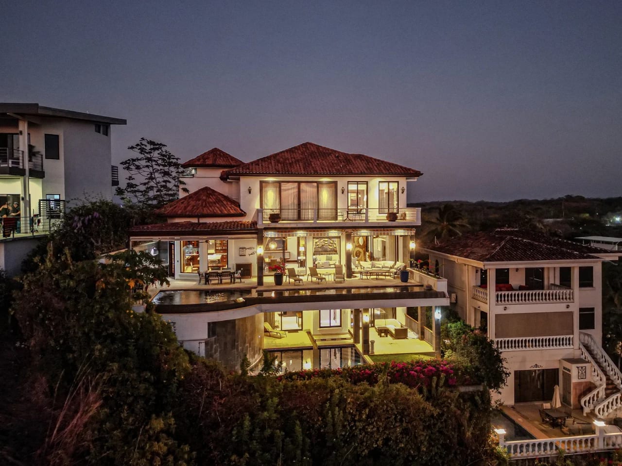 Luxurious 5 Bedroom Home With Stellar Ocean Views