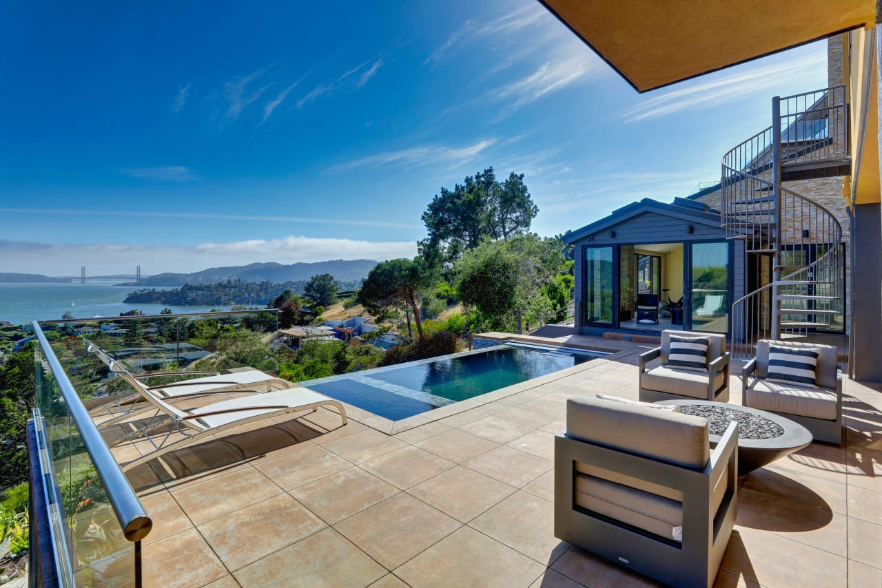 State of the Art Contemporary Retreat with World Class Views