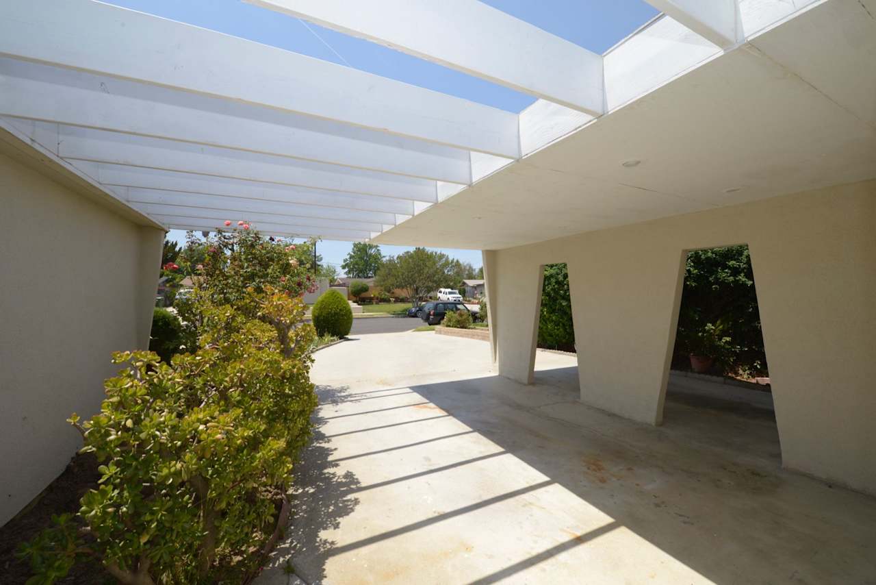 8768 QUAKERTOWN Avenue